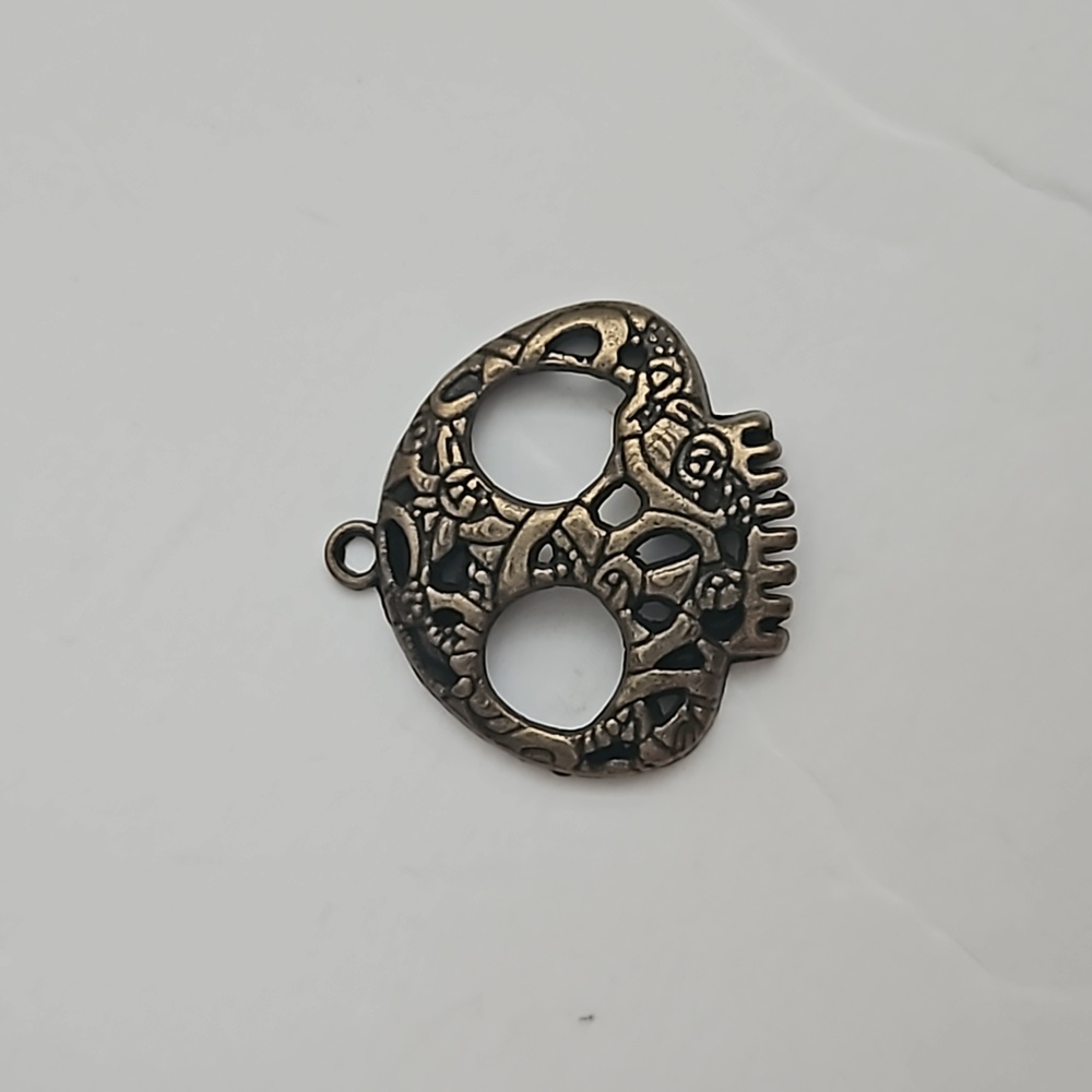 Skull pendant
